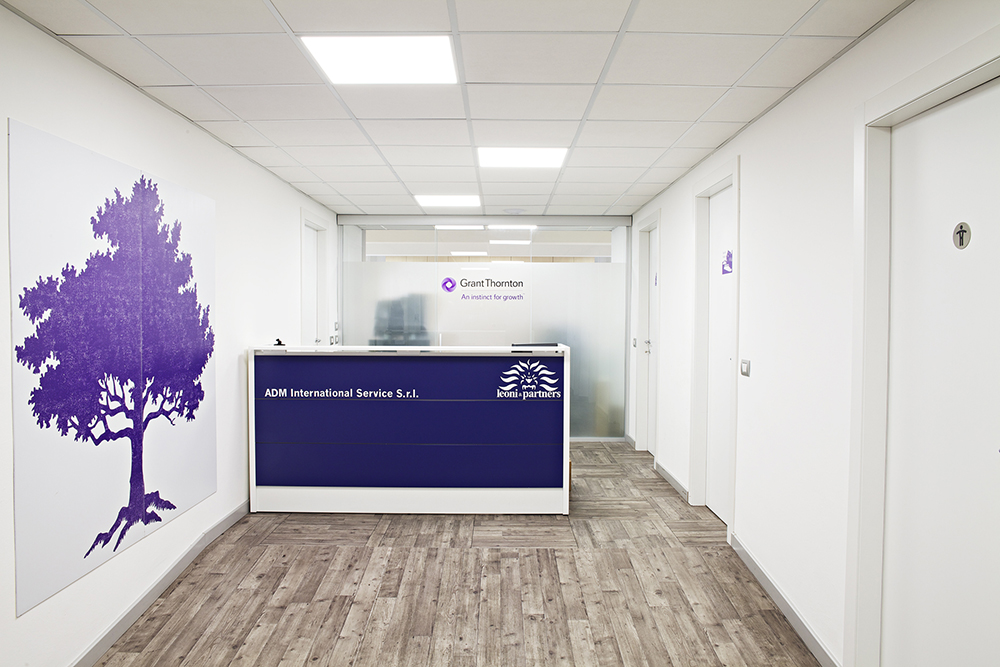 CUF MILANO On Demand banque accueil comptoir bureau